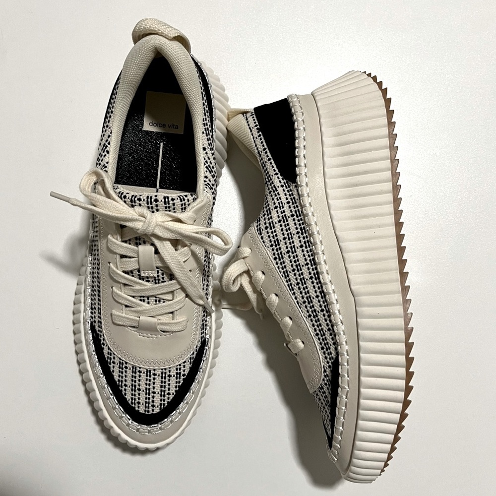 NWT - Dolce Vita - Chloe dupe sneaker Dannis size 10